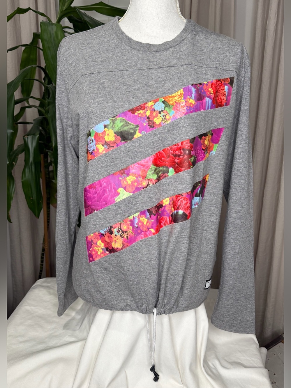 Adidas Women’s Climalite Heather Gray Floral-Stripe Long Sleeve Crew-Neck Top L